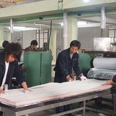 ชิ้นตัดฟันเนอร์ไม้ Oak เหรียญเงินที่ปรับปรุงความยาว 2500-3100mm สามารถปรับปรุงได้สําหรับผนัง