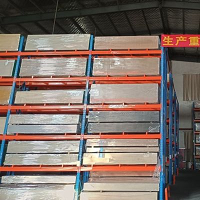 การออกแบบใหม่ของไม้วีเนียร์ไม้ที่สร้างขึ้นใหม่ ลายหางนกฟีนิกซ์ Obs-L8281n/858n สีแดง สำหรับตกแต่งโรงแรม 0.45 มม.