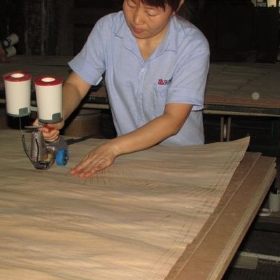 ฐาน MDF / Chipboard / พาร์ติเคิลบอร์ด Makore Wood Veneer 2440x1220mm