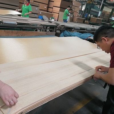 เงิน Sapele Pommele วิศวกรรมไม้ veneer ปรับแต่งสําหรับหน้ากระบวนการ