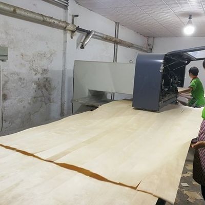 กัมฟอร์สีเหลือง Sapele Pommele ผงไม้ระดับสูง ไม่ธรรมดาสําหรับตกแต่งโรงแรม